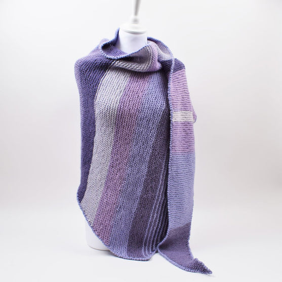 Asymetrisk sjal med striper
2