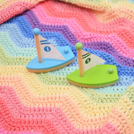 Heklet Rainbow babyteppe - pastell farger
3