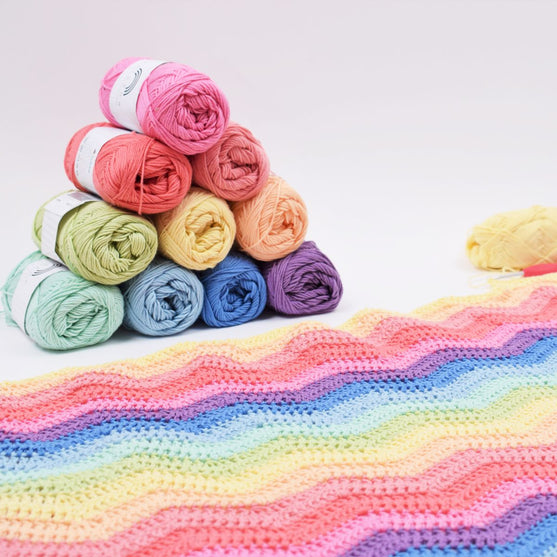 Heklet Rainbow babyteppe - pastell farger
4