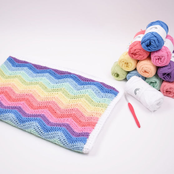 Heklet Rainbow babyteppe - pastell farger
5