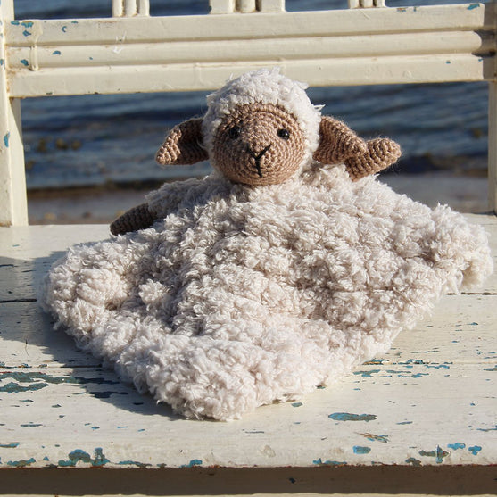 Chanel på koseklut og tre ring
3