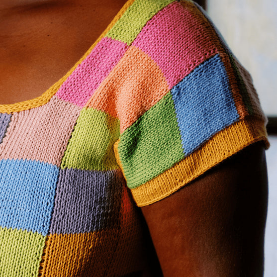 Suncatcher - Intarsia T-skjorte med firkantet hals
2