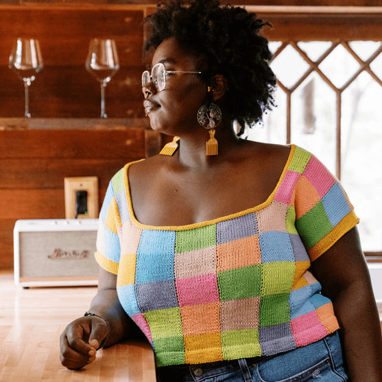 Suncatcher - Intarsia T-skjorte med firkantet hals
4