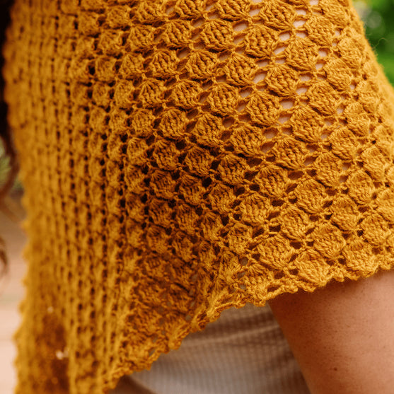 Grisaille - Trekantsjal i hullmønster
3