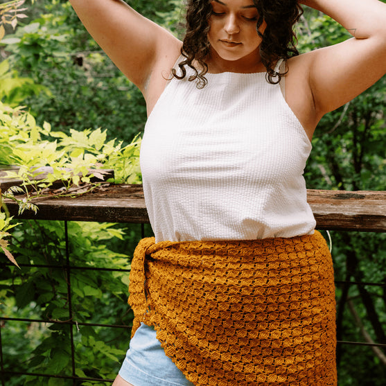 Grisaille - Trekantsjal i hullmønster
9