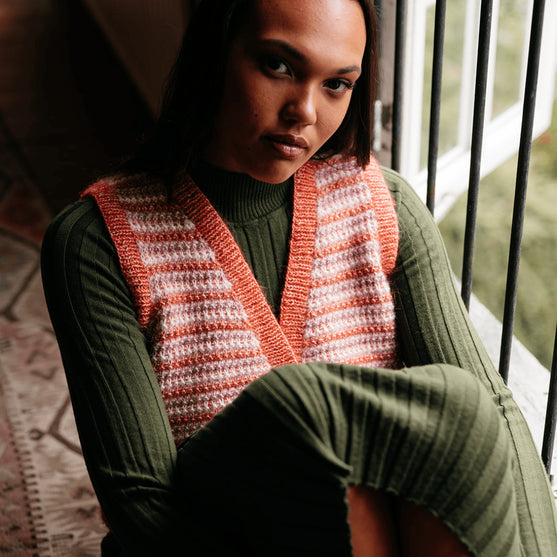 Amelia - Vest i fargemønster
2