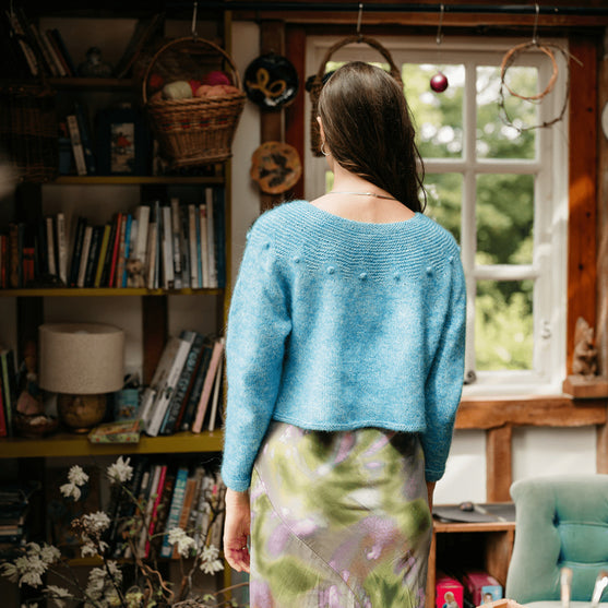 Adorned Pullover - Genser med rillestrikket bærestykke
3