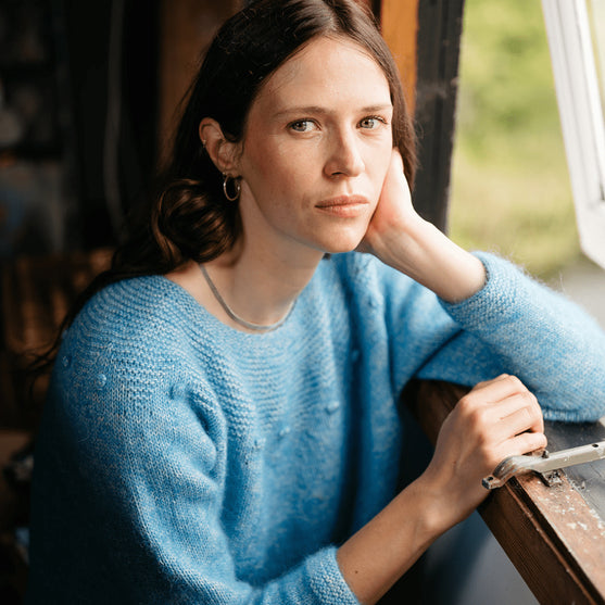 Adorned Pullover - Genser med rillestrikket bærestykke
8