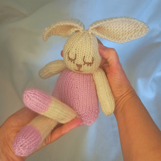 Bessie Bunny - Mykt leketøy
4