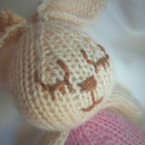 Bessie Bunny - Mykt leketøy
5