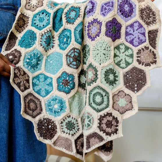 Aura - Motivteppe - CAL
7