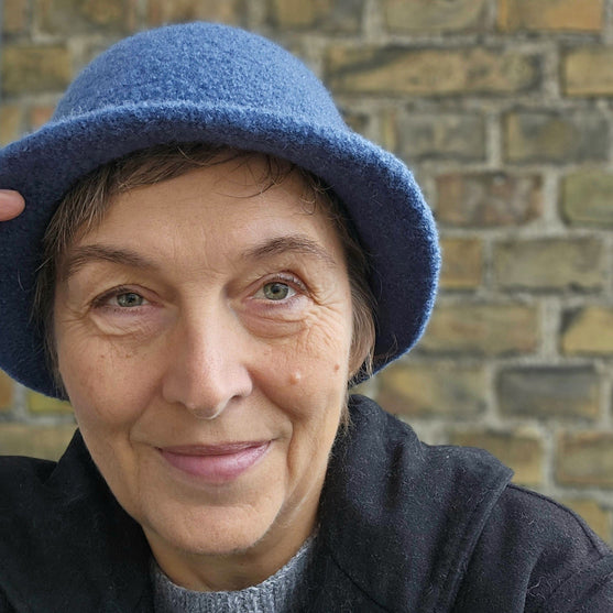 My Hat - Ensfarget Hatt
2