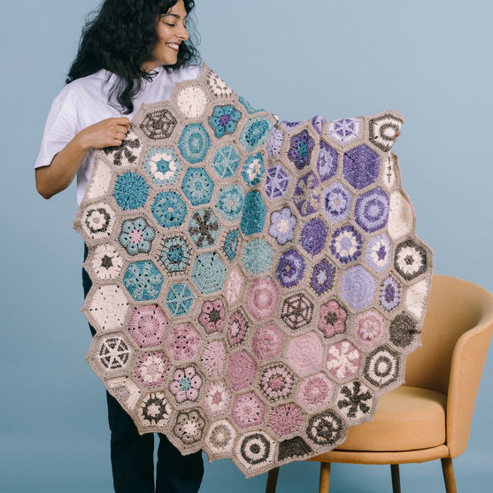 Aura - Motif Lapghan - #FrostandBloomCAL
9