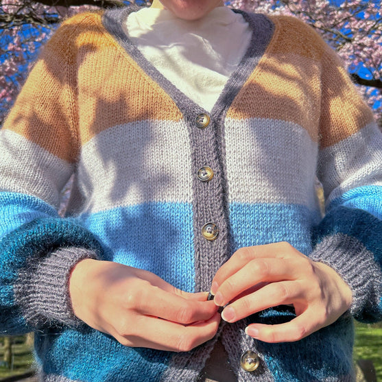 Brede Striber - Kort Cardigan
7