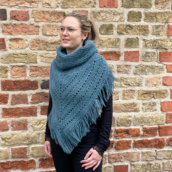 Diva - Shawl with collar
3