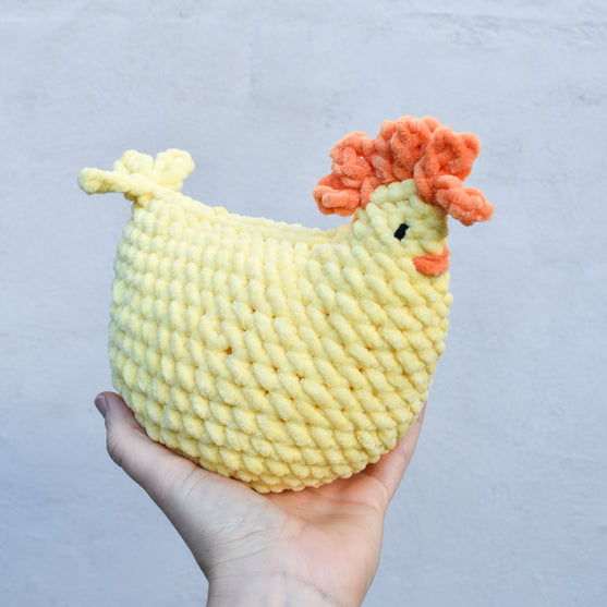 Henny - Høne med egg
7