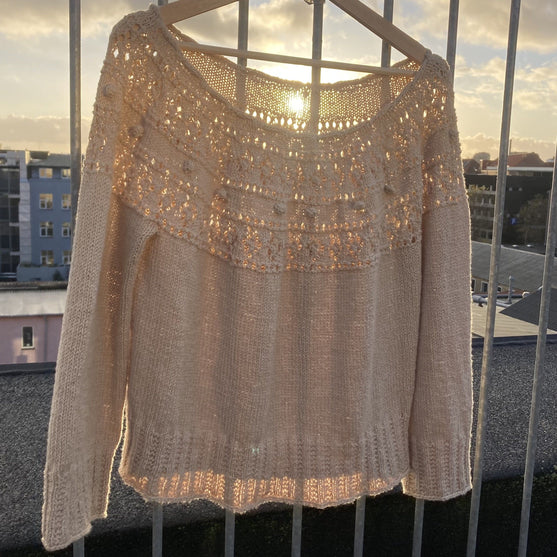 Diamond Eyelets - Bluse
2