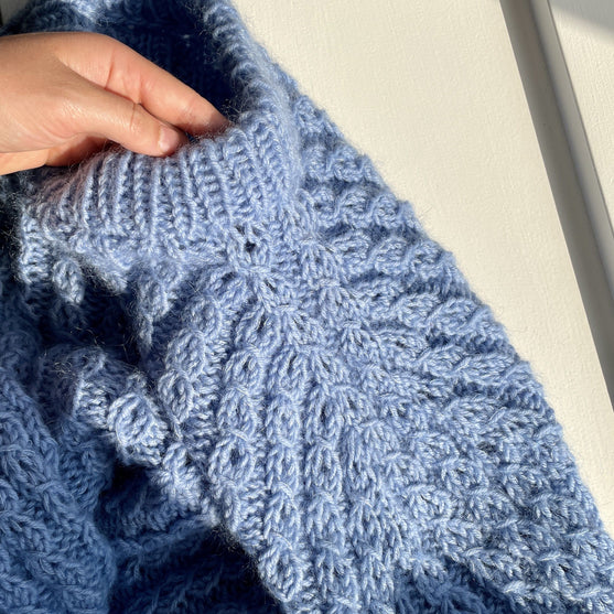 Easy Twist Sweater - Genser
4