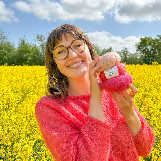 Martha Silk - Bluse med hullmønster
2