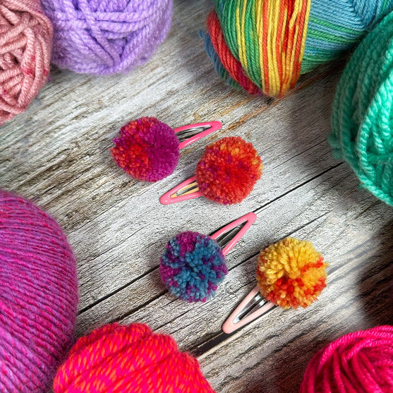 Hoop Pompom Maker Set - Hobbii
6