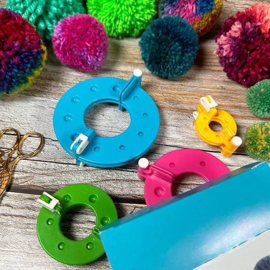 Hoop Pompom Maker Set - Hobbii
4