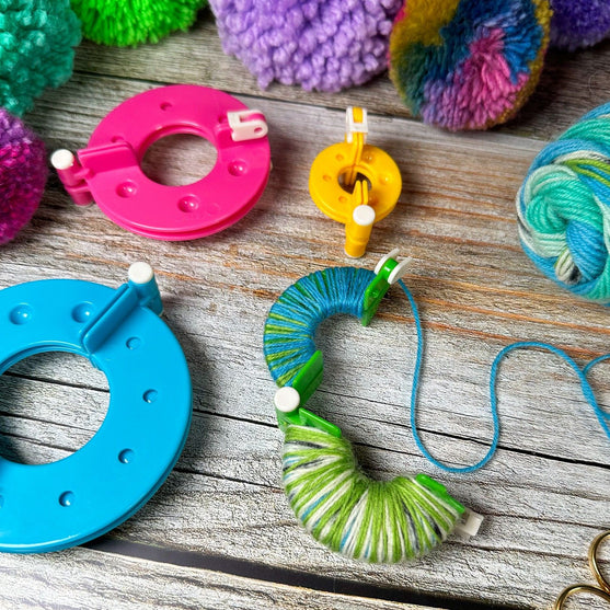 Hoop Pompom Maker Set - Hobbii
5