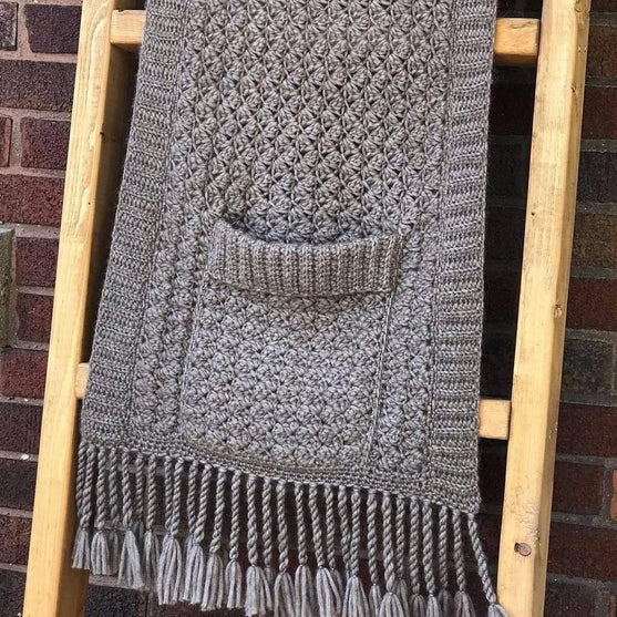 Shanti - Pocket shawl
4
