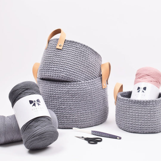 Ribbon kurv med hank av lær i 3 størrelser