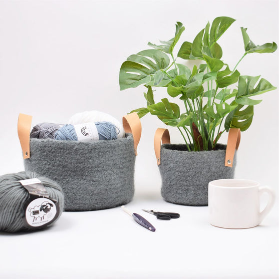 

Tovet kurver med lærhank
1