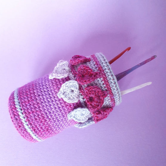 

Spring Petal - Heklenålholder
1