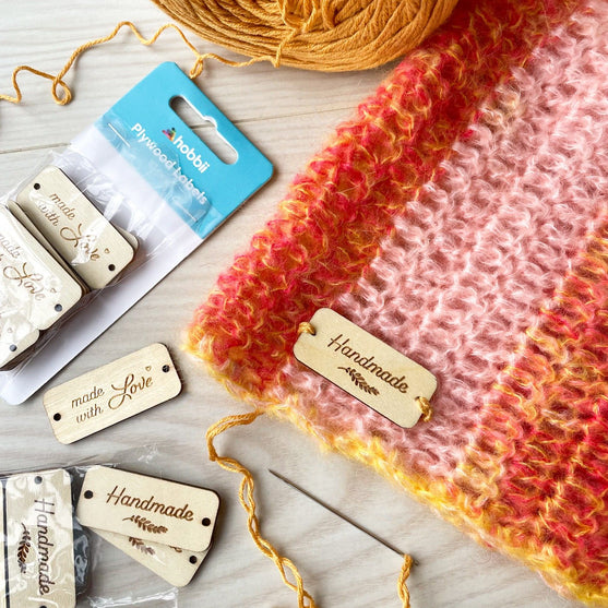 

Labels i Tre - Made With Love - Hobbii
5