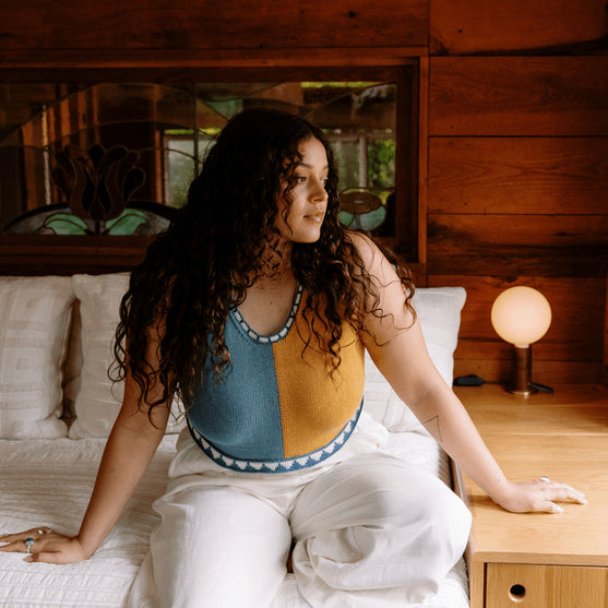 

Bevelled Tank - Ermeløs Intarsia Topp
7