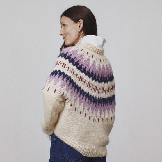 

Dorthea - Genser med rundfelling
7