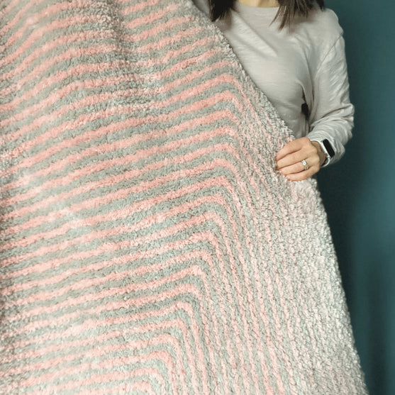 

Ruby’s Mitered Square Blanket - Teppe
3