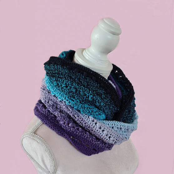 

To the Moon and Back Skjerf
4