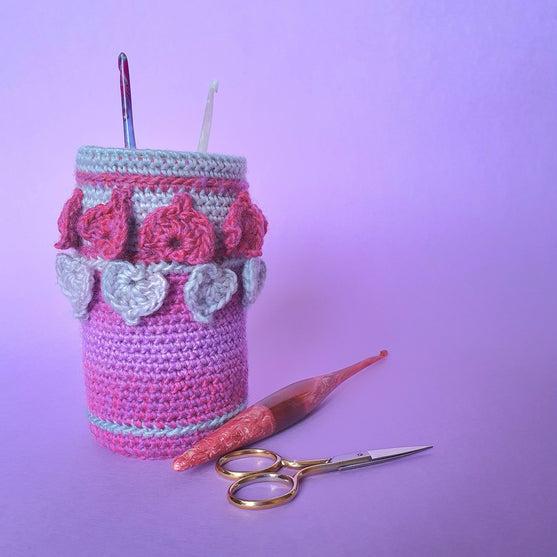 

Spring Petal - Heklenålholder
3