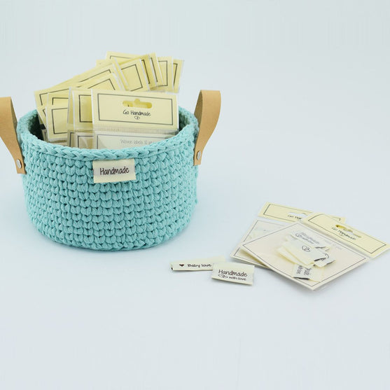 

10 Labels - Made by Farmor - 5 cm - Sandfarget - Go Handmade
3
