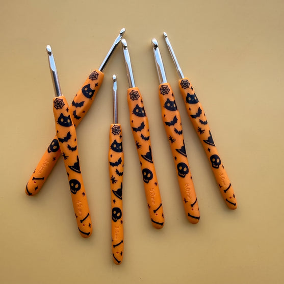 

Easy Touch Crochet Hook Set - Halloween - Hobbii
2