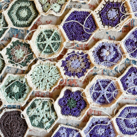 Aura - Motivteppe - #FrostandBloomCAL