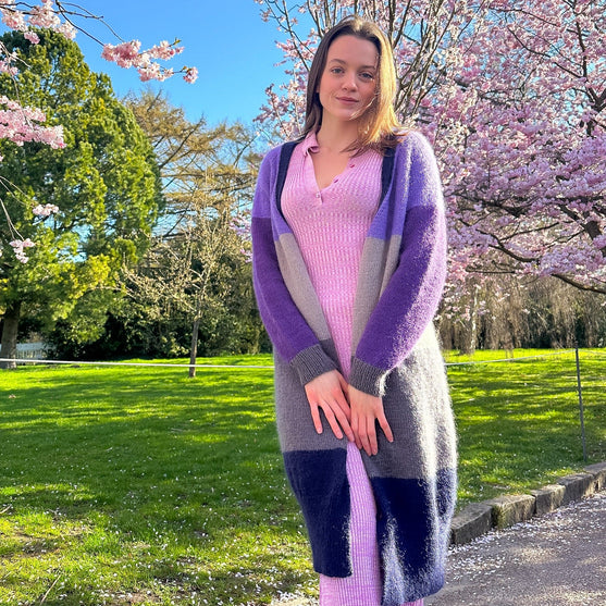 

Brede Striber - Lang Cardigan
1