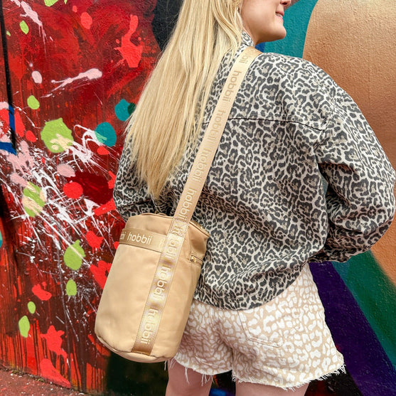 

Cylinder Skulderveske - Hobbii
7