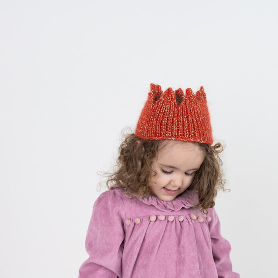 

Knitted Crown - Pannebånd
5