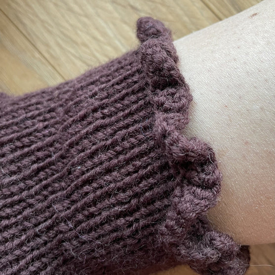 

Ultra Easy Ruffle Socks
3