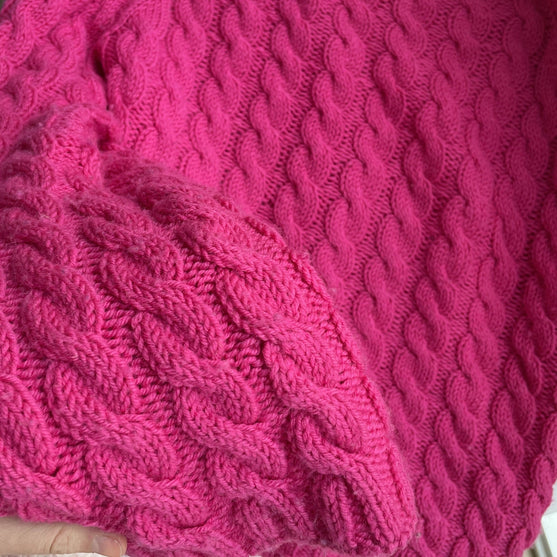 

Easy Cable Sweater - Genser
4