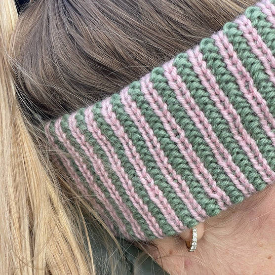 

Easy Coloured Rib Headband - Pannebånd
3