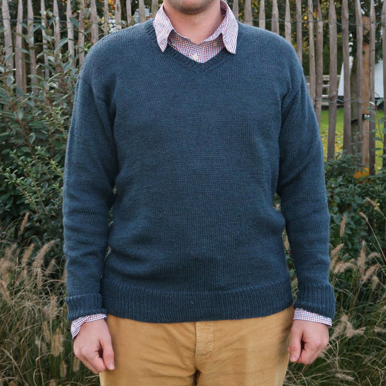 

Arnaud’s Classic V-Neck Genser
5