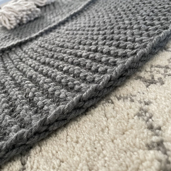 

Festive Tassels - Juletreteppe
2