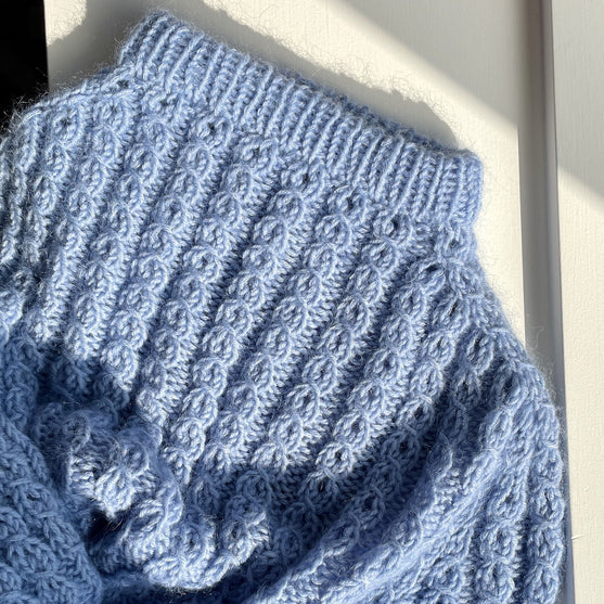 

Easy Twist Sweater - Genser
3