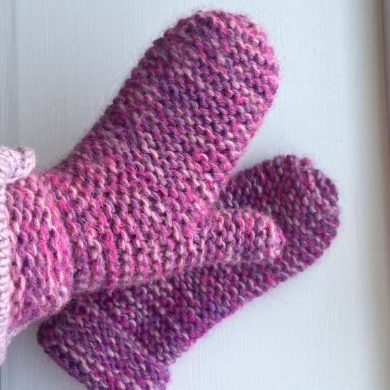 

Ultra Easy Garter Stitch Mittens - Votter
2
