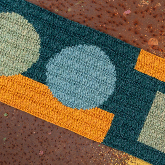 

Rust & Rhythm - Skjerf - Strikkekit
3
